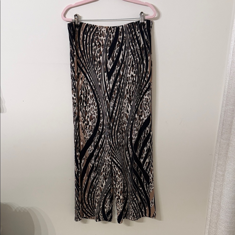 Chico's travelers stretchy pull on pants with Abstract Leopard Stripe like new